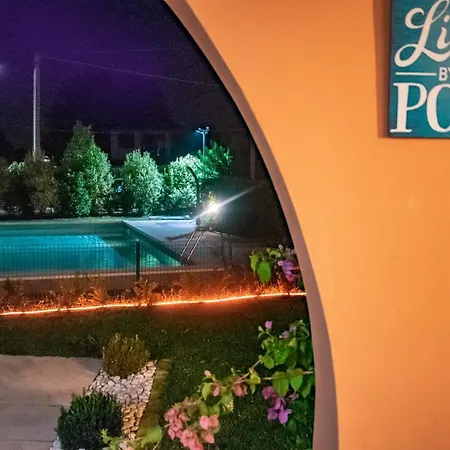 Apartmán Charme And Relax With Garden And Swimming Pool