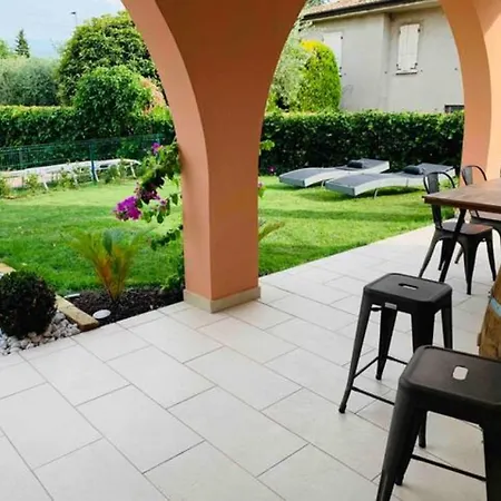 Apartmán Charme And Relax With Garden And Swimming Pool
