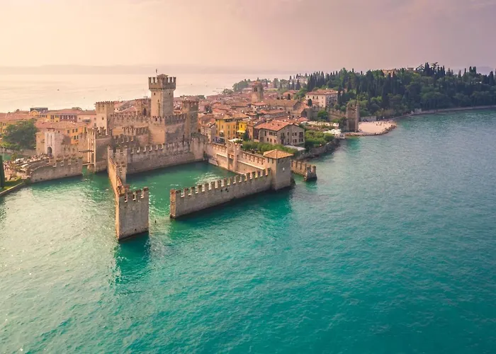 Charme And Relax With Garden And Swimming Pool * Дезенцано-дель-Гарда