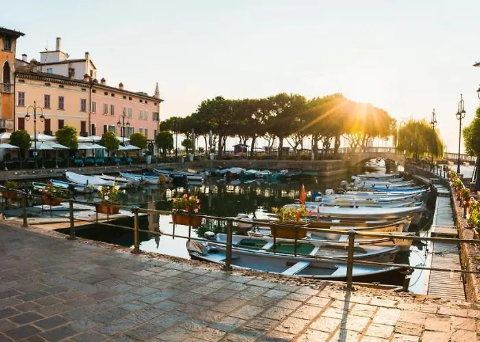 Charme And Relax With Garden And Swimming Pool * Дезенцано-дель-Гарда