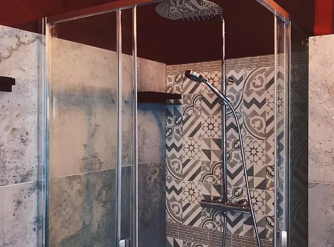 Апартаменты Charme And Relax With Garden And Swimming Pool Дезенцано-дель-Гарда