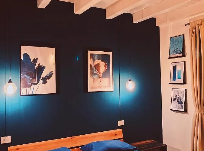 Charme And Relax With Garden And Swimming Pool Апартаменты Дезенцано-дель-Гарда