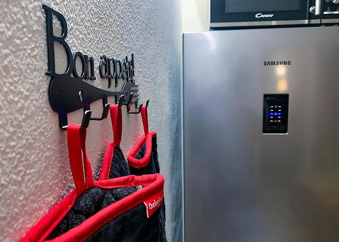 Charme And Relax With Garden And Swimming Pool * Дезенцано-дель-Гарда