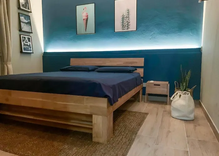 Апартаменты Charme And Relax With Garden And Swimming Pool Дезенцано-дель-Гарда