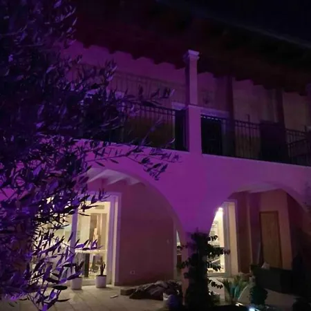 Charme And Relax With Garden And Swimming Pool アパート デセンツァーノ・デル・ガルダ